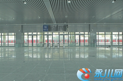 一楼候车大厅检票口